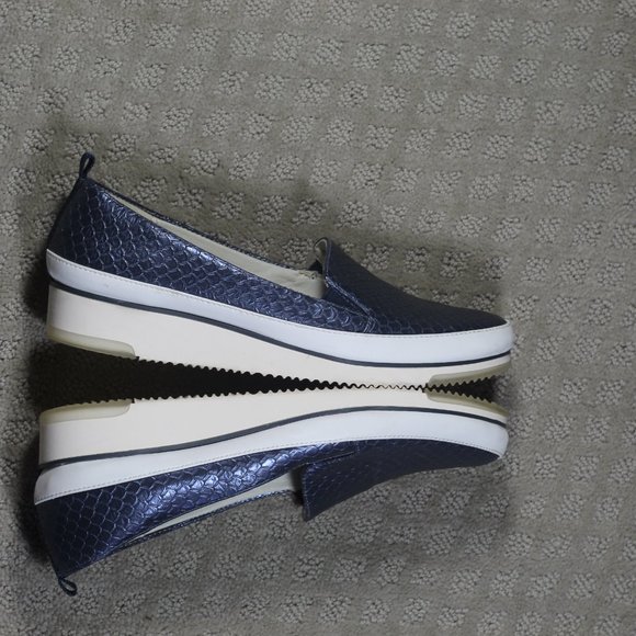 Baretraps Hope Women's 8M Blue Faux Snakeskin Embossed Heeled Loafers Shoes - Picture 4 of 6